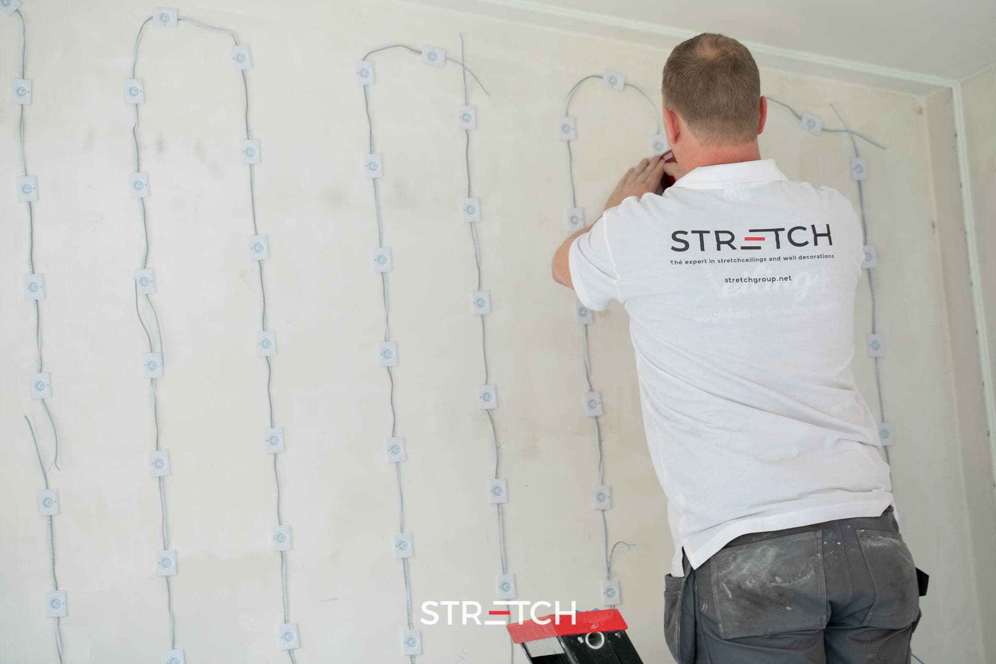 Instalador STRETCH certificado a montar um teto tensionado